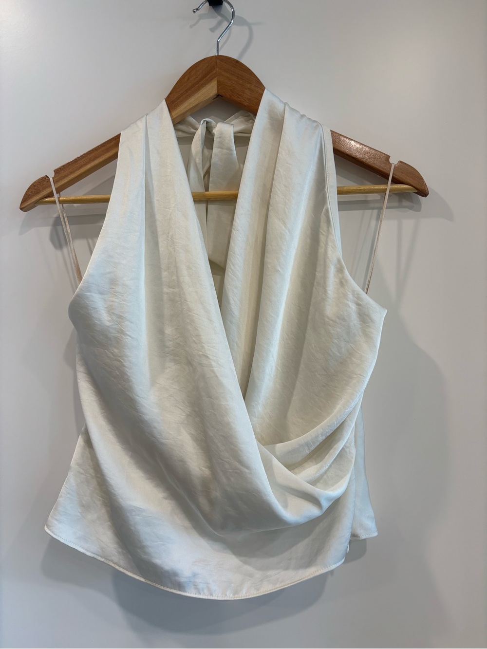 Aritzia Wilfred xs martini satin halter top